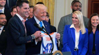 Trump praises Gators' resilience in White House visit - ESPN