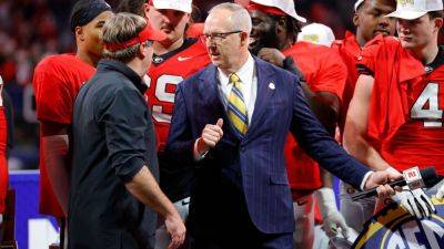 Greg Sankey talks 5+11 CFP model with SEC coaches, rues timing - ESPN