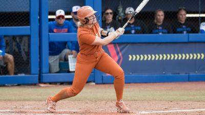 Texas' Joley Mitchell hits 2 homers to beat Florida in WCWS opener - ESPN