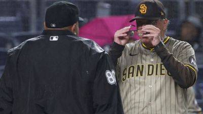 Padres' Mike Shildt throws glasses while arguing Tatis ejection - ESPN