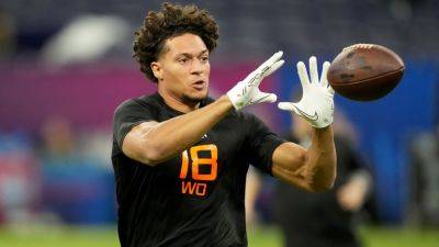 Texans' Jayden Higgins makes history with fully guaranteed deal - ESPN