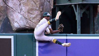 Athletics' Denzel Clarke robs home run with remarkable catch - ESPN