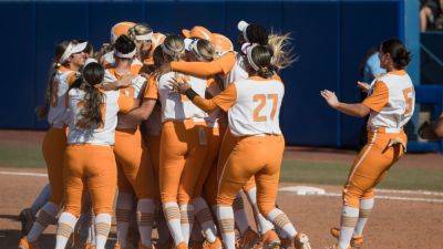Tennessee advance past Bruins at WCWS after 15-minute review - ESPN