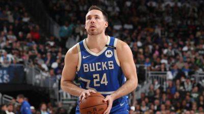 Sources - Bucks' Pat Connaughton picks up $9.4M option - ESPN