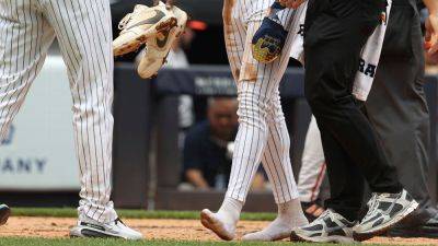Yankees' Jazz Chisholm Jr. crosses plate without both shoes - ESPN