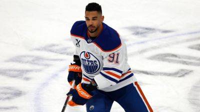 Evander Kane - Oilers trade winger Evander Kane to Canucks, clear cap space - ESPN - espn.com - county Stanley