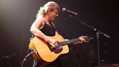 Taylor Swift - Taylor Swift gives surprise performance at Tight End University - ESPN - espn.com - San Francisco - state Tennessee - county Travis