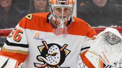 Red Wings - Petr Mrazek - Ducks send G Gibson to Red Wings for G Mrazek, draft picks - ESPN - espn.com - county Gibson - county Orange