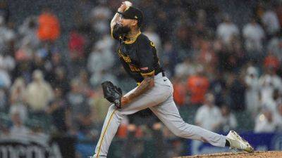 Pirates' Santana begins 3-game suspension for fan confrontation - ESPN