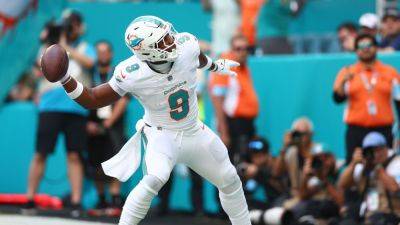 Source - Steelers renew talks with Dolphins TE Jonnu Smith - ESPN