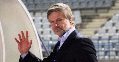 Gordon Strachan - Carlisle United - Tony Docherty - Steven Pressley played for Rangers and Celtic and that takes bottle but only one thing can quell Dundee fans’ revolt - dailyrecord.co.uk