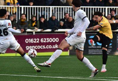 Ebbsfleet United sign defender Charlie Seaman from Maidstone United