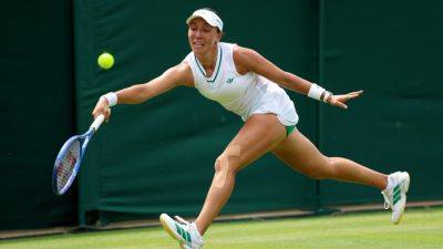 Elisabetta Cocciaretto stuns Jessica Pegula in Wimbledon first round - ESPN