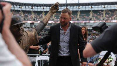 White Sox unveil statue of former pitcher Mark Buehrle - ESPN
