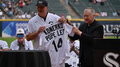White Sox great Konerko receives gift from Pope Leo XIV - ESPN