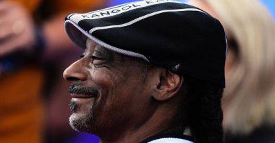 Snoop Dogg unveils Swansea kit in playful dig at Wrexham owner Ryan Reynolds