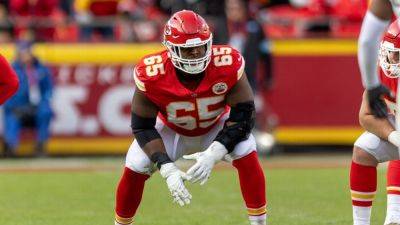 Sources - Chiefs, guard Trey Smith agree to 4-year, $94M deal - ESPN