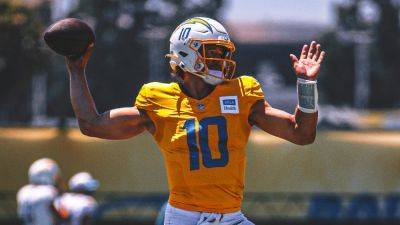 Justin Herbert - Chargers' Justin Herbert Testing Out Red-Tinted, UV-Protection Contact Lenses - foxnews.com - Los Angeles