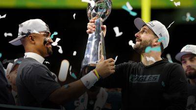 Eagles get Super Bowl LIX rings with Sirianni sayings - ESPN
