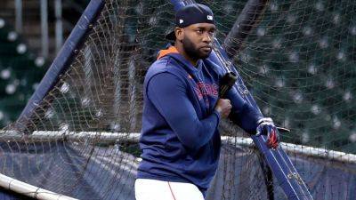 Astros' Yordan Alvarez (hand) to see specialist after setback - ESPN