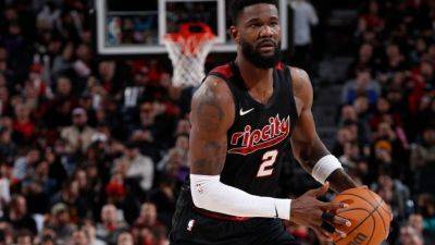 Dwight Howard - Luka Doncic - Deandre Ayton - Rob Pelinka - Sources -- Lakers reach agreement with center Deandre Ayton - ESPN - espn.com - New York - county Bucks - Los Angeles - county Cleveland - state Indiana - county Cavalier - Denver - Milwaukee