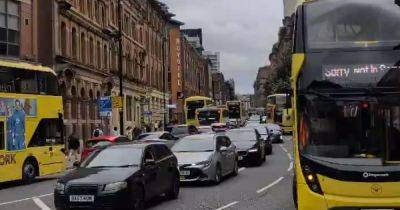 Bee Network - LIVE: Gridlock on Oxford Road as city centre 'jammed with 100 buses' - manchestereveningnews.co.uk