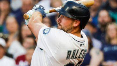 Cal Raleigh - Raleigh hits 39th HR, Mariners end Brewers' 11-game streak - ESPN - espn.com - New York - county San Diego