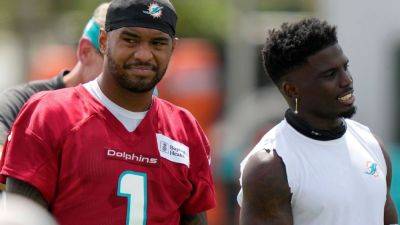Tua Tagovailoa - Tua Tagovailoa says Tyreek Hill working to regain Dolphins' trust - ESPN - espn.com - county Miami - New York - county Garden