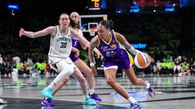 Liberty's Breanna Stewart exits vs. Sparks with lower leg injury - ESPN