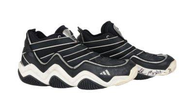 Sneakers from Kobe Bryant's first career start sell for $240K - ESPN