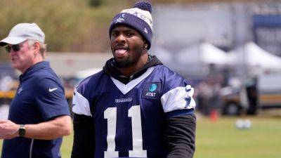 Stephen Jones - Jerry Jones - Jerry Jones hears fans chant 'Pay Micah!' as talks continue - ESPN - espn.com - state Texas