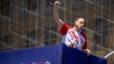Chestnut huge favorite in Nathan's Hot Dog Eating Contest return - ESPN - espn.com