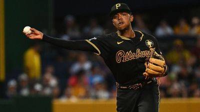 Sources - Reds acquiring Ke'Bryan Hayes in trade with Pirates - ESPN