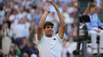 Carlos Alcaraz extends winning streak to reach Wimbledon 4th round - ESPN