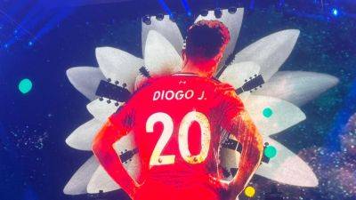 Oasis pays tribute to Diogo Jota during first gig of reunion tour - ESPN
