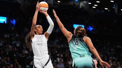 Becky Hammon - A'ja Wilson exits Aces' loss to Liberty with wrist injury - ESPN - espn.com - New York