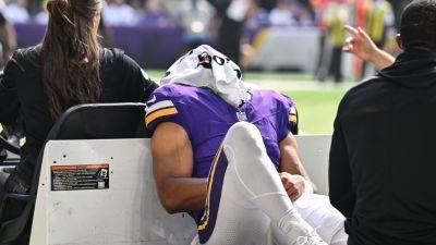 Vikings' Rondale Moore hurts knee in 'heartbreaking' situation - ESPN