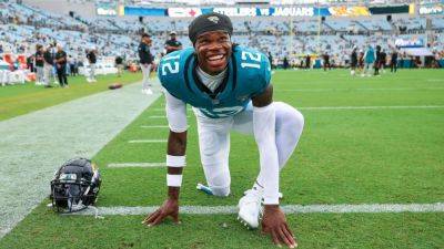 'Nervous' Travis Hunter makes strong first impression with Jaguars - ESPN