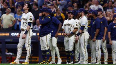 Brewers claim 10th straight game and become 1st team since 2019 with 2 double-digit win streaks - ESPN