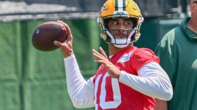 Packers' Jordan Love to have thumb procedure, expected to play Week 1 - ESPN