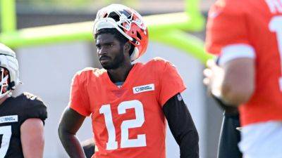 Browns QB Shedeur Sanders sits out practice with oblique injury - ESPN