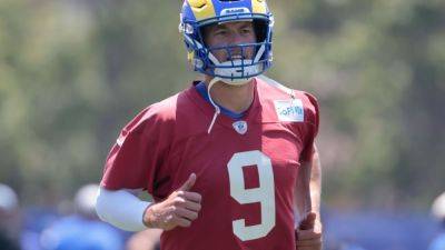 Rams' Matthew Stafford practices for first time in training camp - ESPN