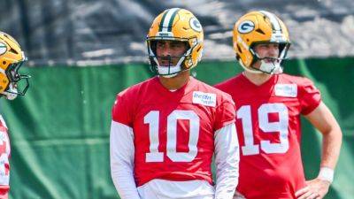 Packers' Jordan Love back at practice 6 days after thumb surgery - ESPN