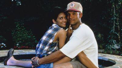 Ex-MLB star hypes current wife when asked about Halle Berry remarks: 'She can cook'