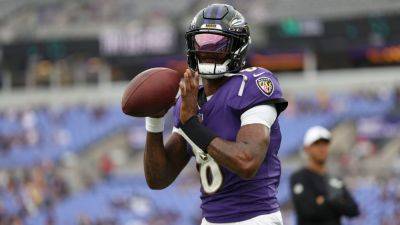 Lamar Jackson fine after foot stepped on at Ravens practice - ESPN