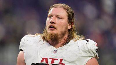 Abbie Parr - Falcons star offensive lineman carted off field with apparent lower leg injury during practice - foxnews.com - Washington - state Minnesota - state Tennessee - state Georgia - county Dale - county Branch
