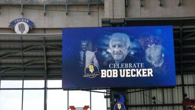 Brewers pay tribute to legendary broadcaster Bob Uecker - ESPN