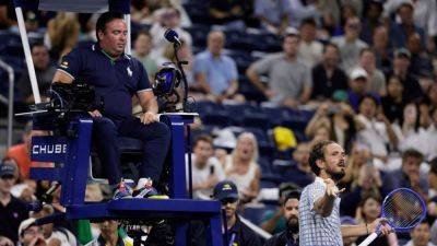 Medvedev flips US Open match after irate fans delay serve - ESPN