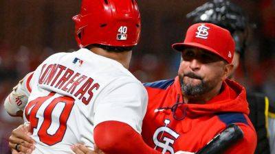 Contreras ejected, hits own coach with bat in Cardinals win - ESPN