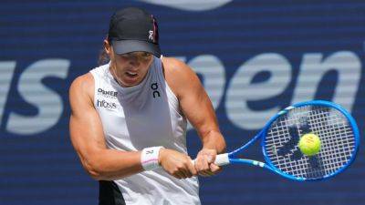 US Open - Iga Swiatek reaches 3rd round to extend major streak - ESPN